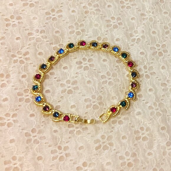 NEW EMMA JAMES Red Blue Green Crystals Gold Plated Bracelet - Picture 5 of 8